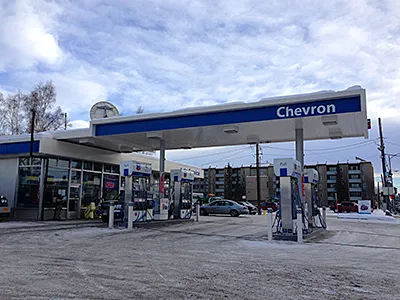 現地で有名なガソリンスタンドChevron