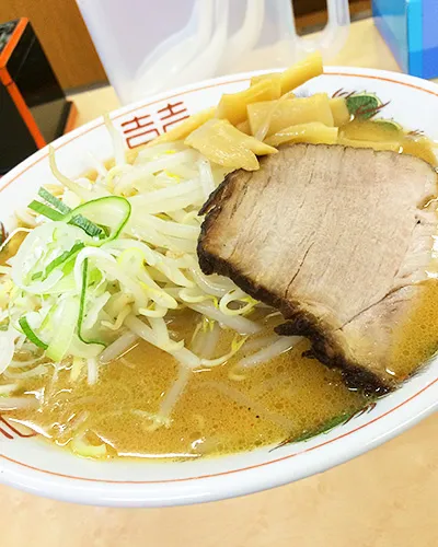 モヤシがシャキシャキして美味しい味噌ラーメン！