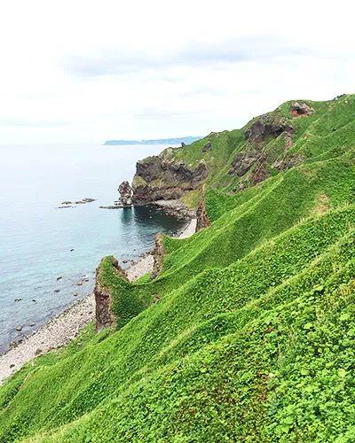 ガイドブックにも乗っている神威岬の風景