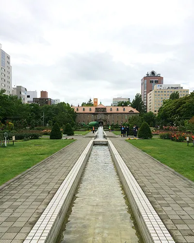 大通公園の終点に見える、札幌市資料館