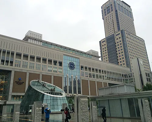 天気の怪しい札幌駅