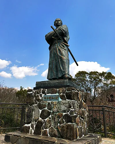 風頭公園の名物「龍馬像」